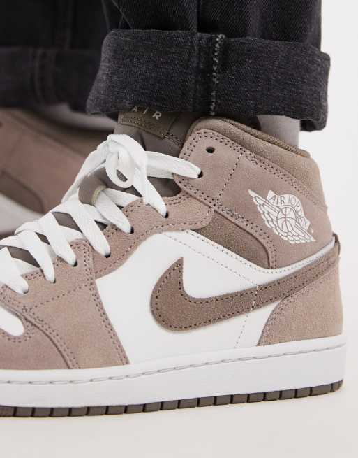 Nike Air Jordan 1 mid trainers in brown and white, 4 of 5