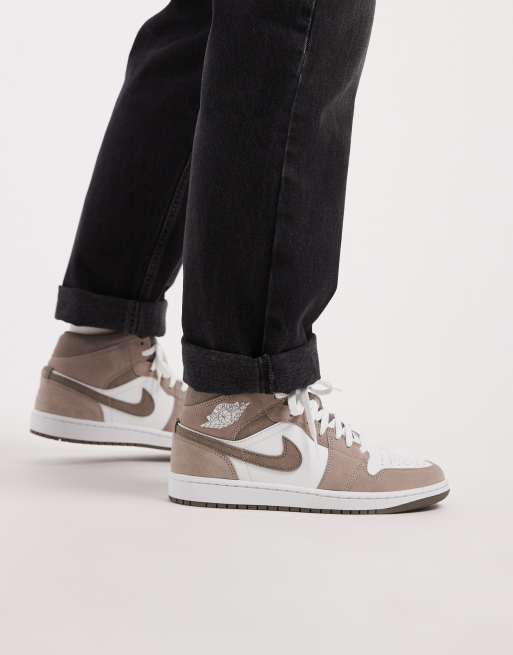 Nike Air Jordan 1 mid trainers in brown and white, 5 of 5