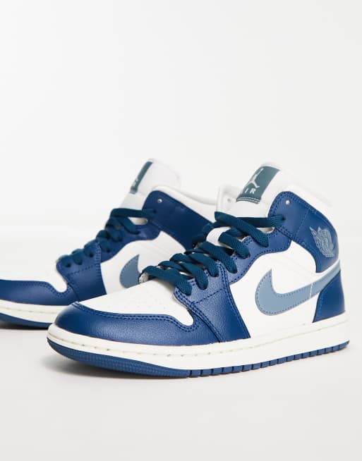 Nike Air Jordan 1 Mid trainers in french blue and ozone blue, 4 of 4