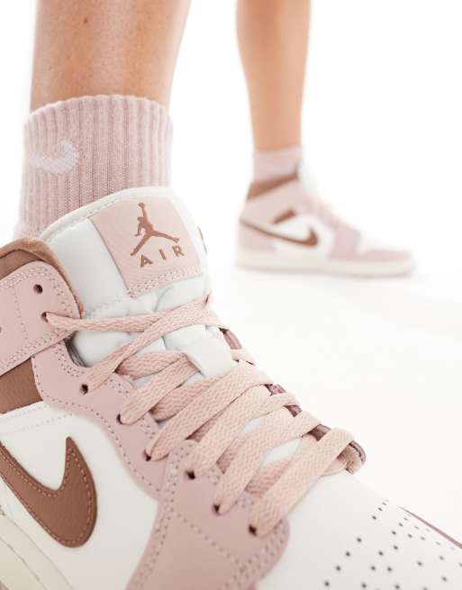 Air Jordan 1 Mid trainers in pink and white