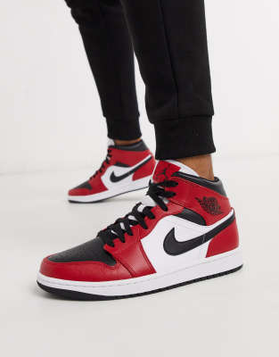 nike air jordan red trainers