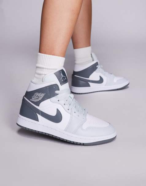 Nike Air Jordan 1 Mid trainers in white and grey - view 1