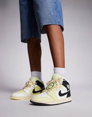 Jordan Nike Air Jordan 1 Mid trainers in white and light green