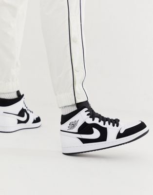 Nike Air Jordan 1 Mid Trainers In White 