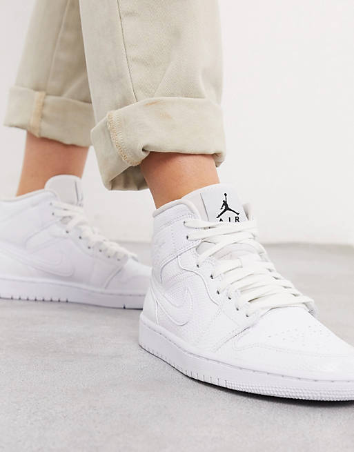Nike Air Jordan 1 Mid trainers in white