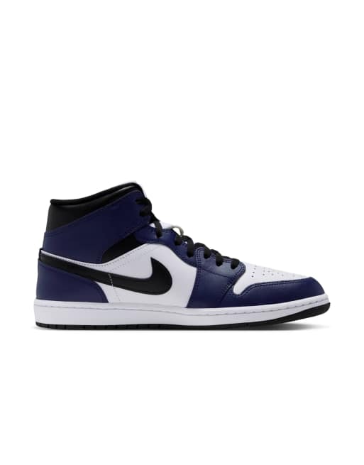 Nike Air Jordan 1 Mid Trainers in White, 3 of 4