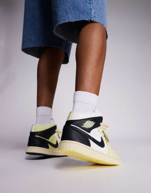 Nike - Air Jordan 1 Middenhoge sneakers in wit en lichtgroen, 3 van 5