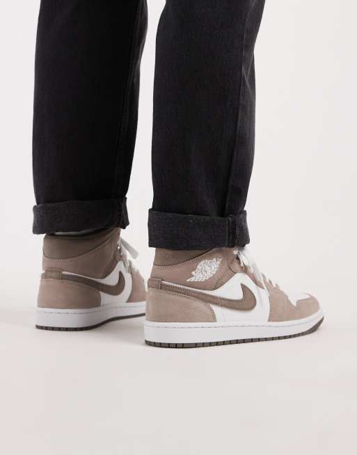 Nike – Air Jordan 1 – Mittelhohe Sneaker in Braun und Weiß, 3 von 5