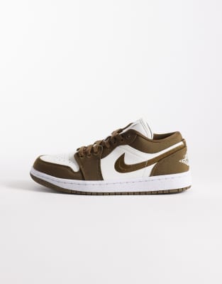 Nike - Air Jordan 1 - Niedrige Sneaker in Khaki und Weiß-Grün