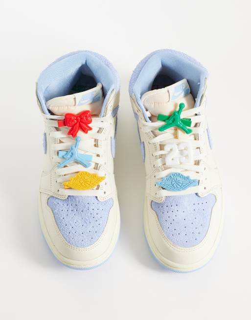 Nike Air Jordan 1 Retro High sneakers in beige and light blue , 3 of 5