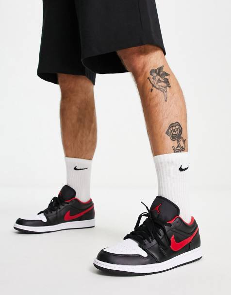 Nike – Air Jordan 1 – Sneaker in Schwarz und Feuerrot mit niedrigem Schaft - view 1