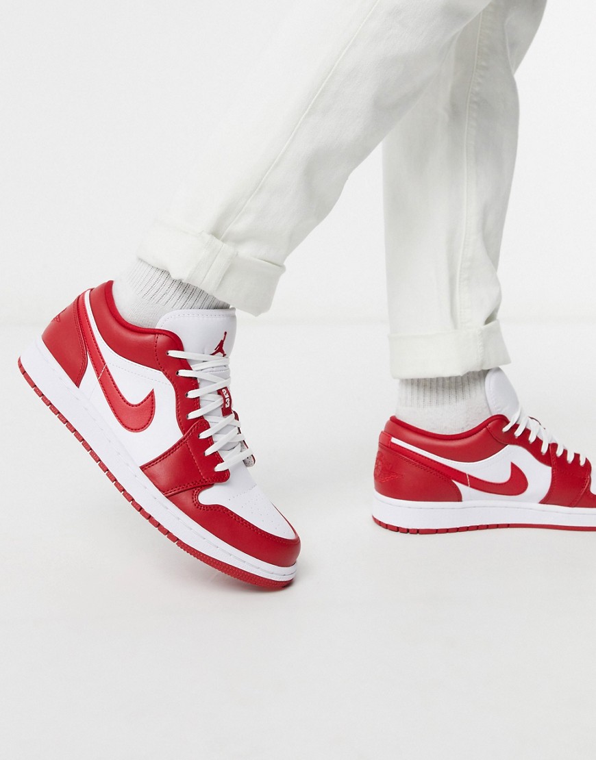 Nike – Air Jordan 1 – Vita och röda träningsskor med låga skaft