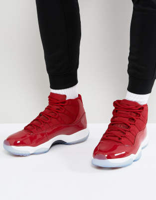 Jordan 11 retro rouge et noir hot sale