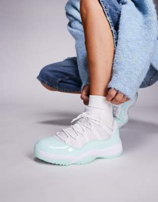 Nike Air Jordan 11 retro low sneakers in white