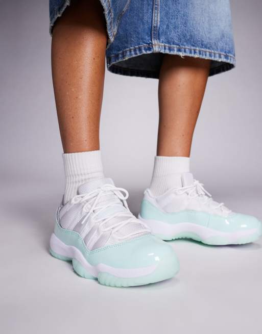 Nike Air Jordan 11 retro low sneakers in white