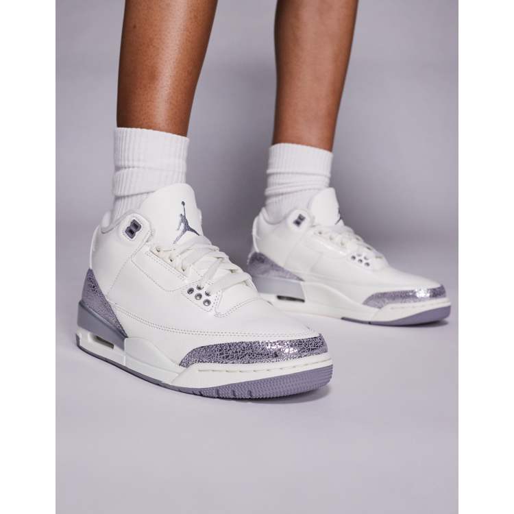 207498944-1-white?$n_750w$&wid
