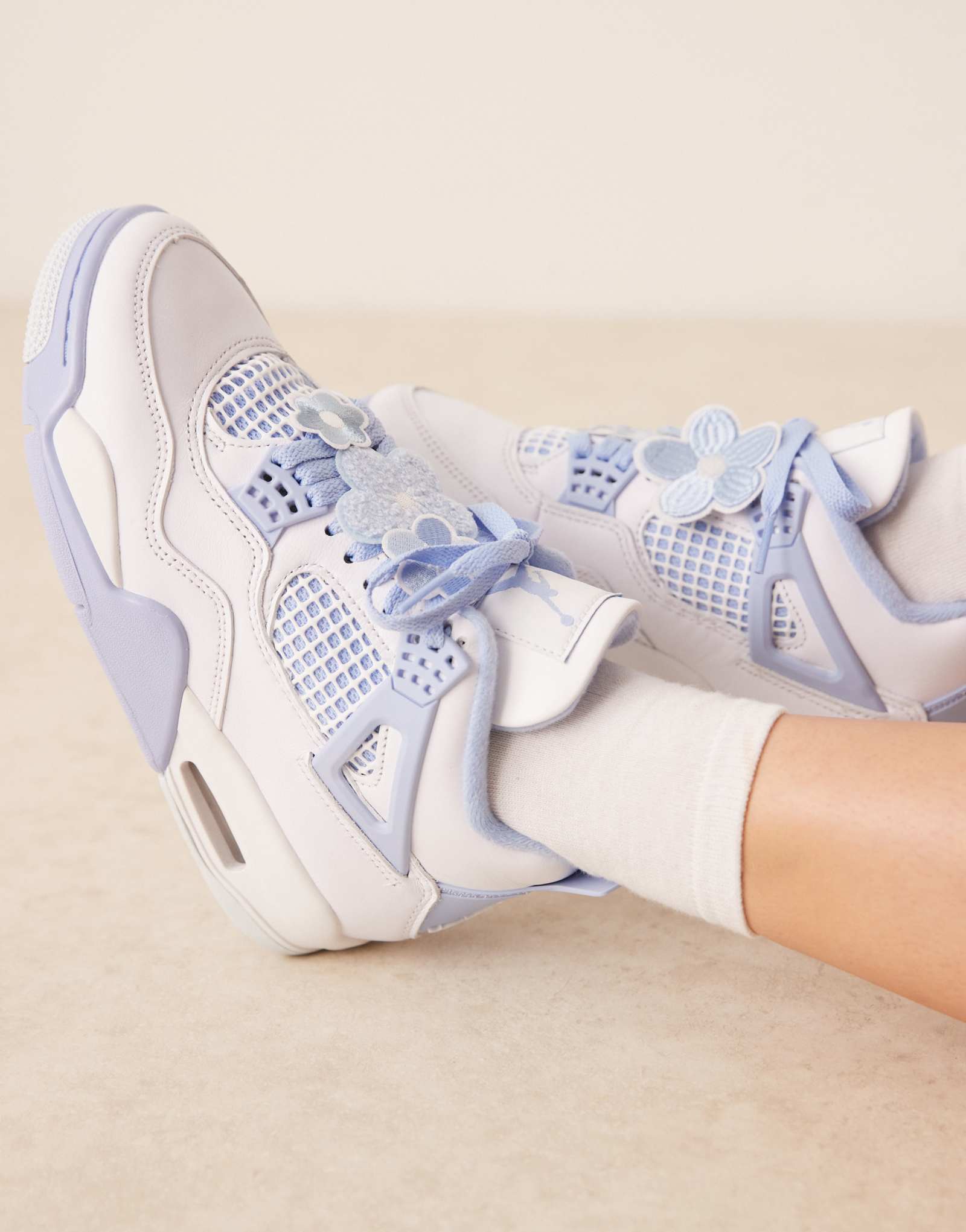 Кроссовки Nike Air Jordan 4 в стиле ретро белого и светло-голубого цветов