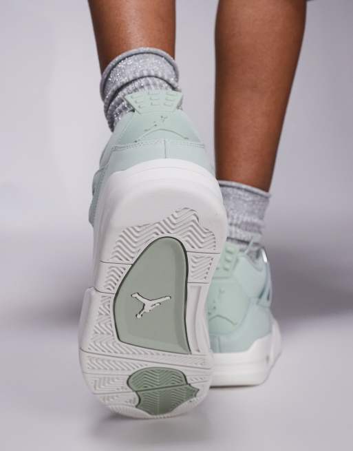 Nike Air Jordan 4 Retro trainers in green and silver, 4 of 5