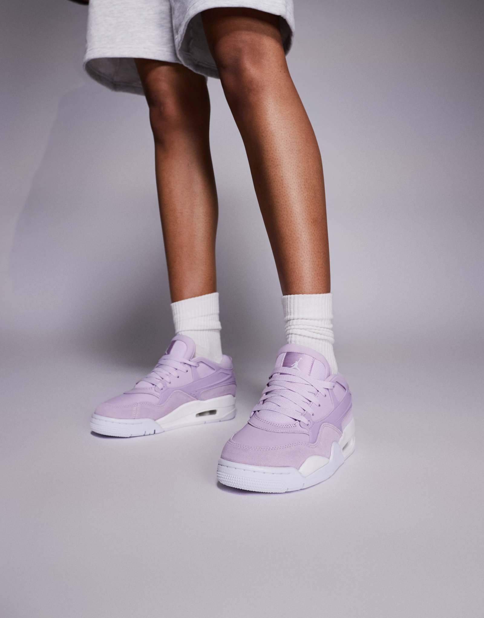 Кроссовки Nike Air Jordan 4 RM фиолетового и белого цветов