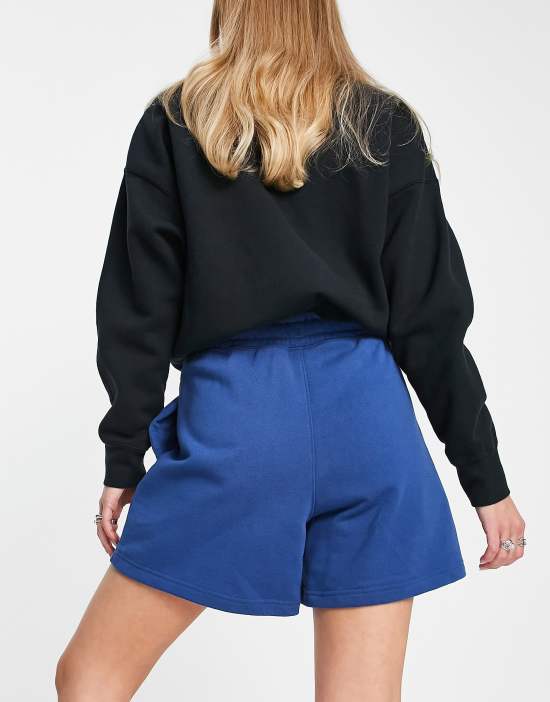 https://images.asos-media.com/products/nike-air-jordan-flight-fleece-shorts-in-blue/202979113-2?$n_550w$&wid=550&fit=constrain