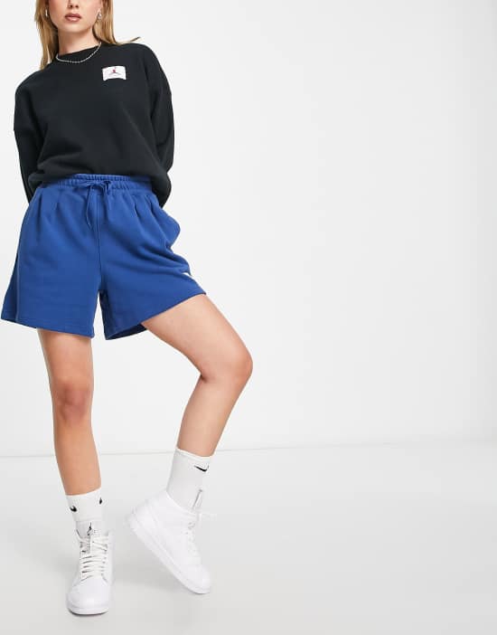https://images.asos-media.com/products/nike-air-jordan-flight-fleece-shorts-in-blue/202979113-4?$n_550w$&wid=550&fit=constrain