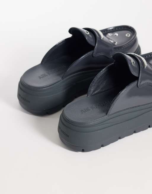 Nike Air Jordan Mule SE shoes with metallic detailing in black | ASOS