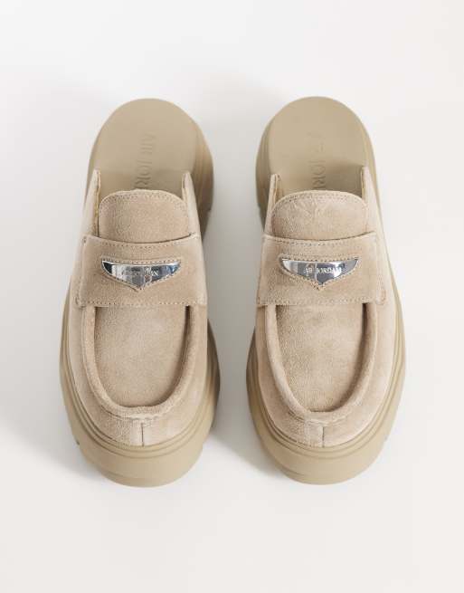 Nike Air Jordan Mule shoes with metallic detailing in beige, 2 of 4