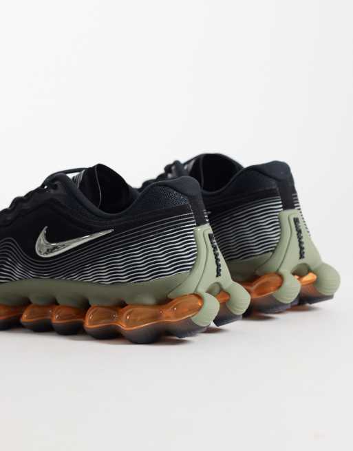 Nike Air Liquid Max sneakers in zwart en oranje, 4 van 5