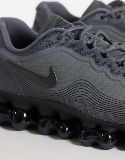 Nike Air Liquid Max sneakers w kolorze szarym i czarnym, 3 z 5