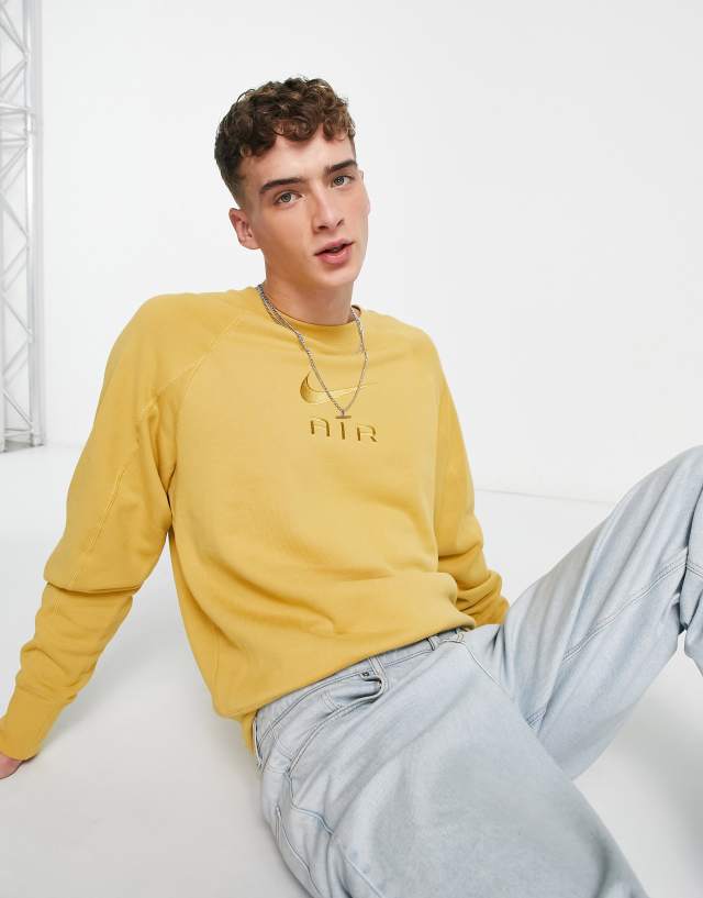 Nike - air logo sweatshirt in gold