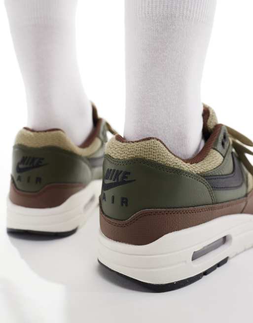 Nike Air Max 1 Premium Sneakers in olijfgroen en bruin