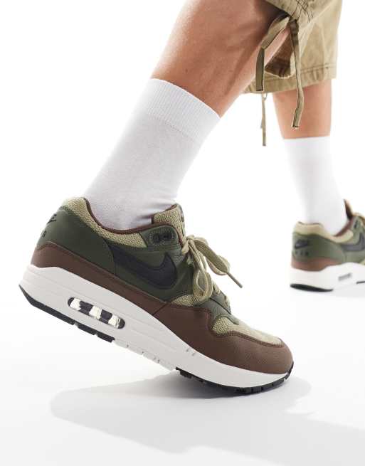 Nike Air Max 1 Premium Sneakers in olijfgroen en bruin