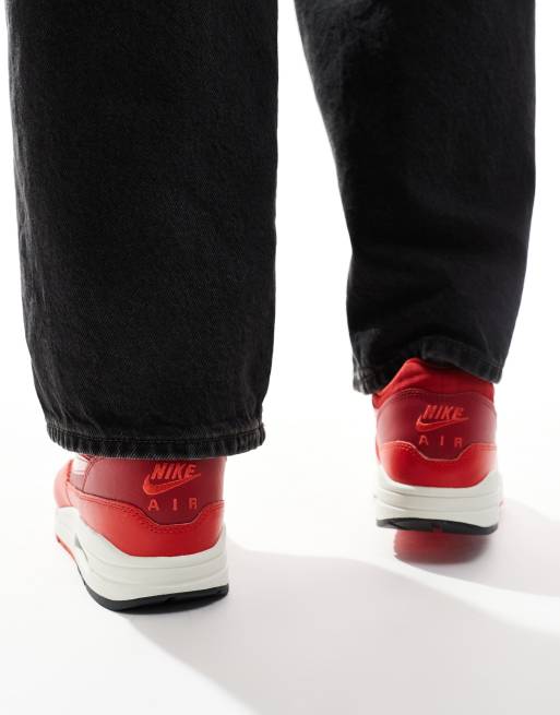 Nike Air Max 1 sneakers in red, 4 of 5