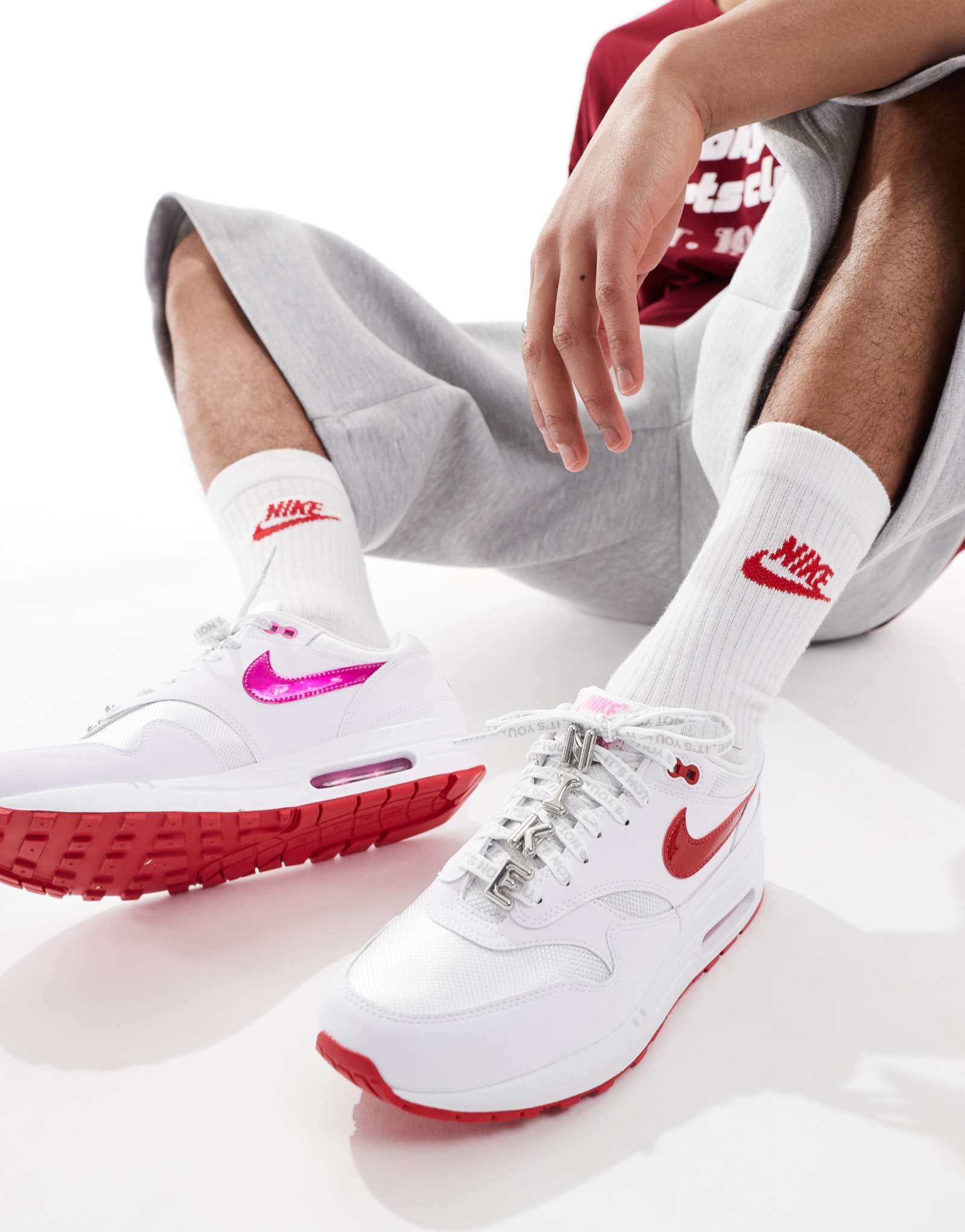 Кроссовки Nike Air Max 1 белого и красного цветов