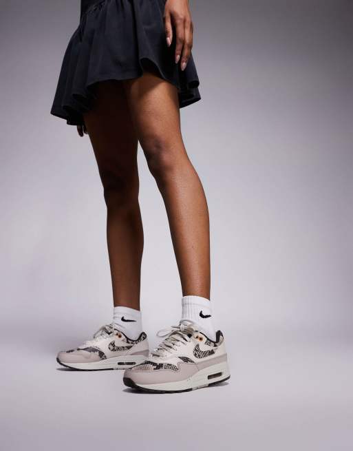 Nike Air Max 1 sneakers in white and snake print, 3 of 5