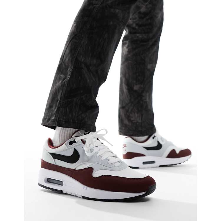Nike Air Max Sneakers in wit en bordeauxrood ASOS