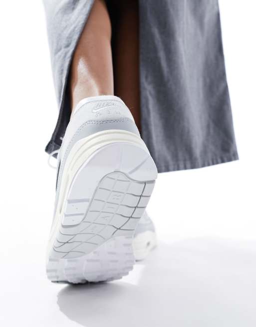 Nike Air Max 1 Sneakers in wit en grijs ASOS