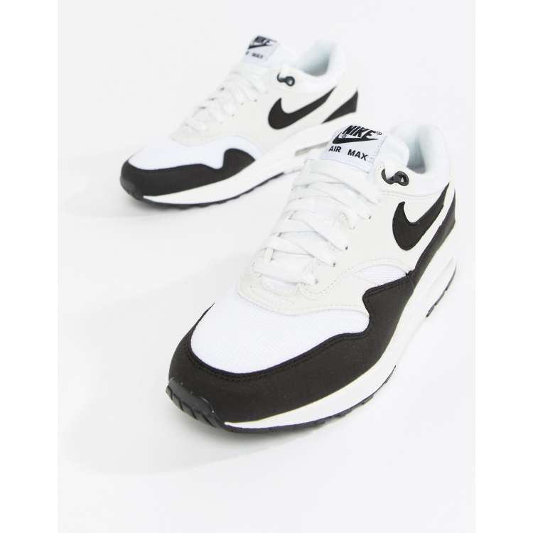 Кроссовки найк черно белые. Nike Air Max 1 Black White. Nike Air Max 1 Black and White 319986_109. Nike Air Max белые. Nike Air Max 1 белые черные.