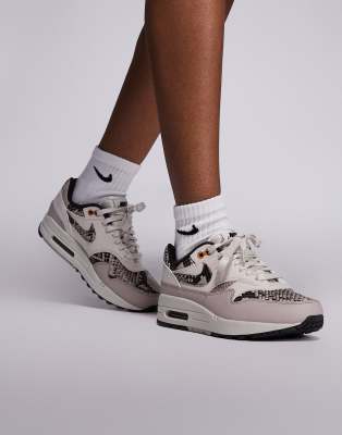 Nike - Air Max 1'87 AMD - Sneaker in brauner Schlangenoptik-Neutral