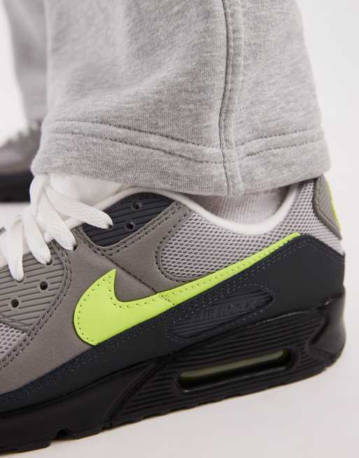 Nike – Air Max 90 – Buty sportowe w kolorze szarym i neonoworóżowym, 4 z 5