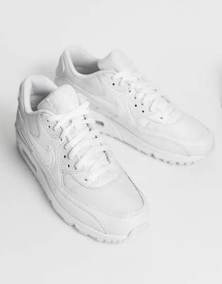 white nike air trainers