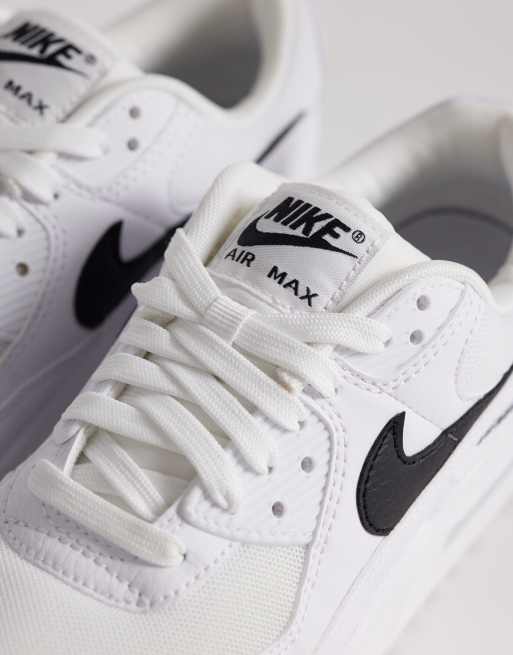 Nike Air Max 90 sneakers in white and black, 4 of 5