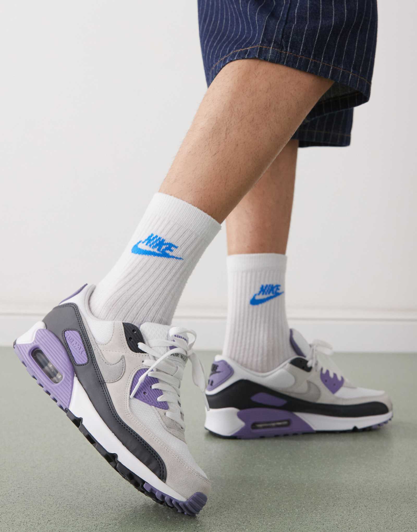 Кроссовки Nike Air Max 90 белого и фиолетового цветов
