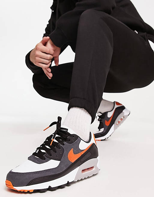 Nike Air - 90 Sneakers in zwart oranje | ASOS