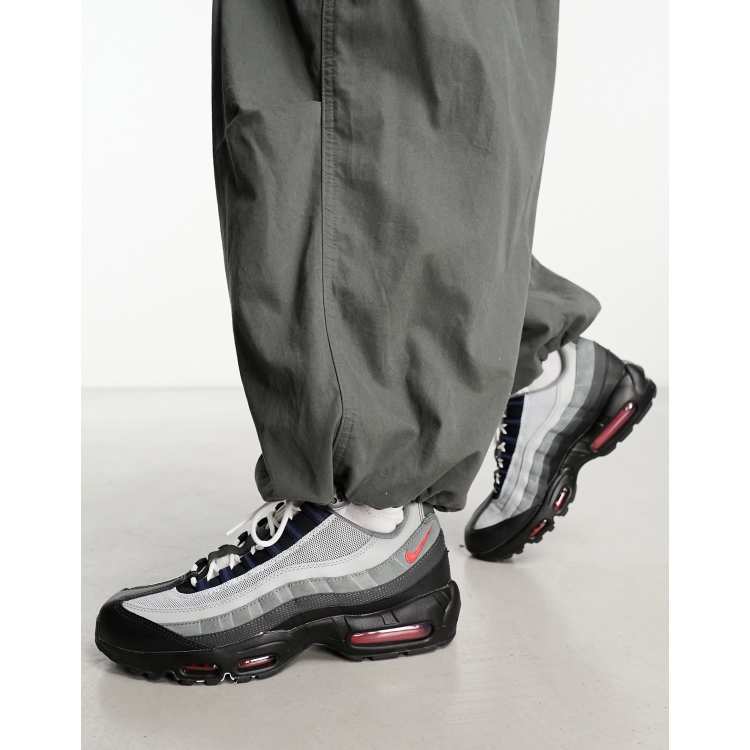 Nike Air Max 95 Essential Sneaker in Grau Schwarz und Rot ASOS