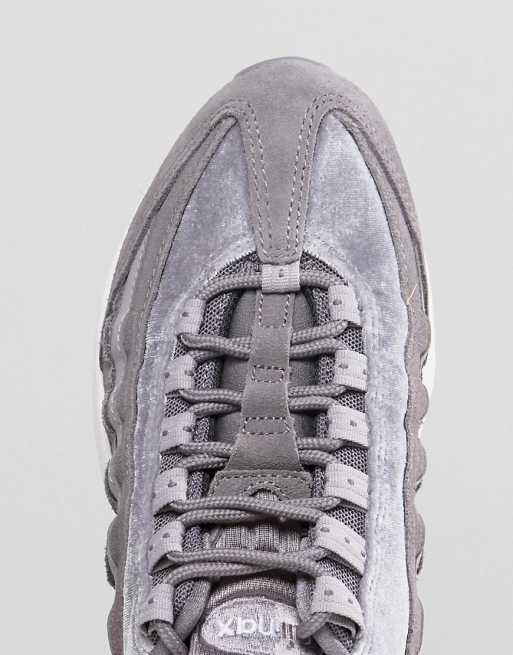 Nike – Air Max 95 – Samt Sneaker in Grau Nike – Air Max 95 – Samt Sneaker in Grau
