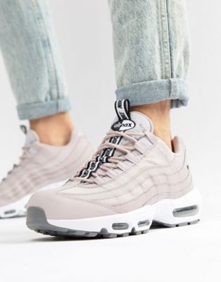 Nike Air Max 95 SE Trainers In Pink 