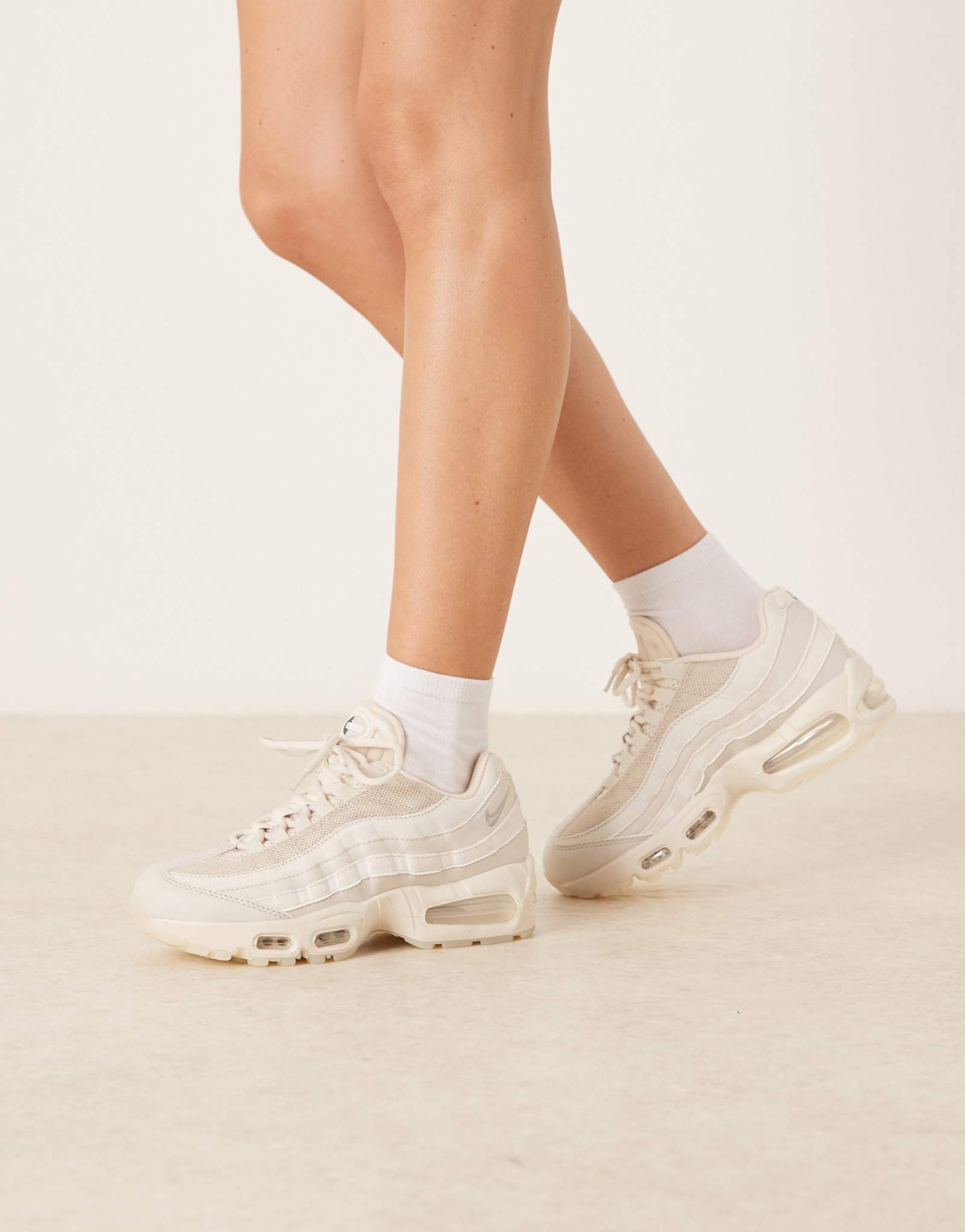 Кроссовки Nike Air Max 95 бежевого и белого цветов