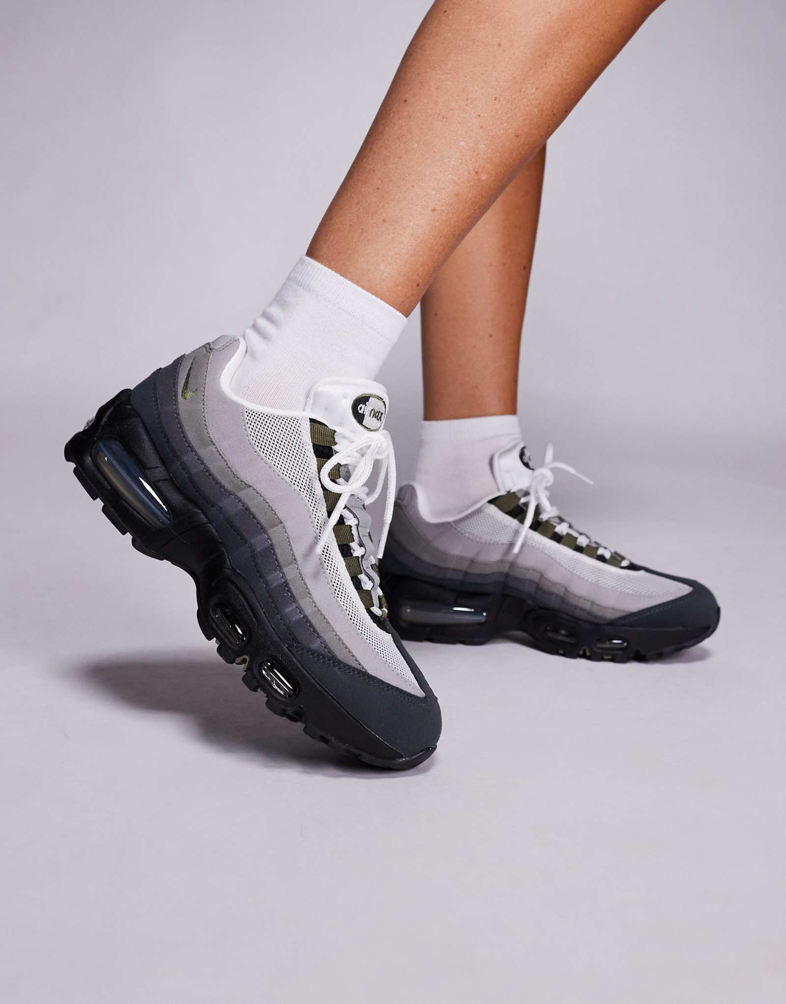 Кроссовки Nike Air Max 95 серого и хаки цвета