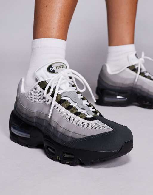 Nike Air Max 95 sneakers in gray and khaki, 3 of 5